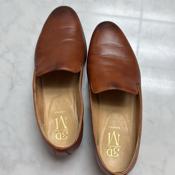 Venetian Leather Loafers 9.5-10D
Cognac with bix and shoe bags and shoe horn - Picture 2 of 6